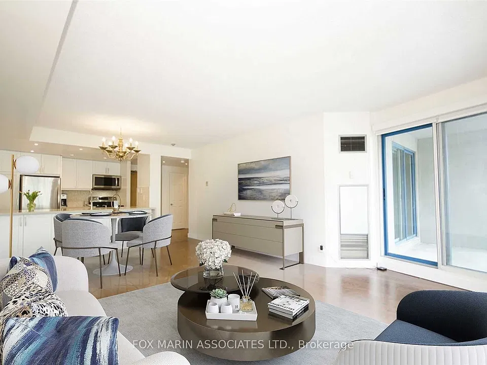 99 Harbour Sq #711