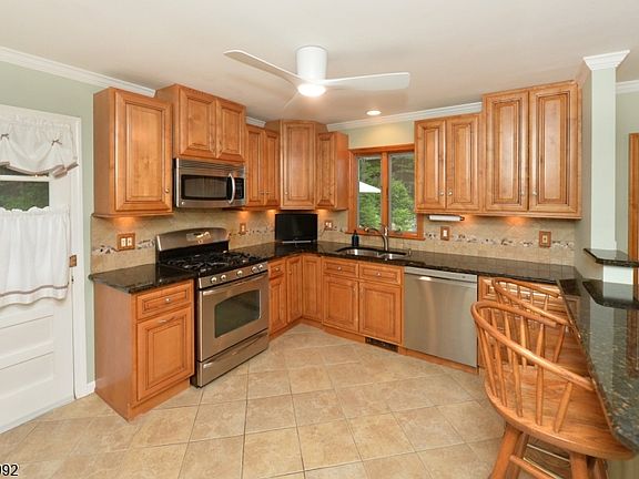 4th image of 30 Knolls Rd