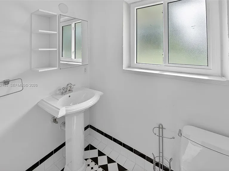 10025 NE 3rd Ave — Photo 32