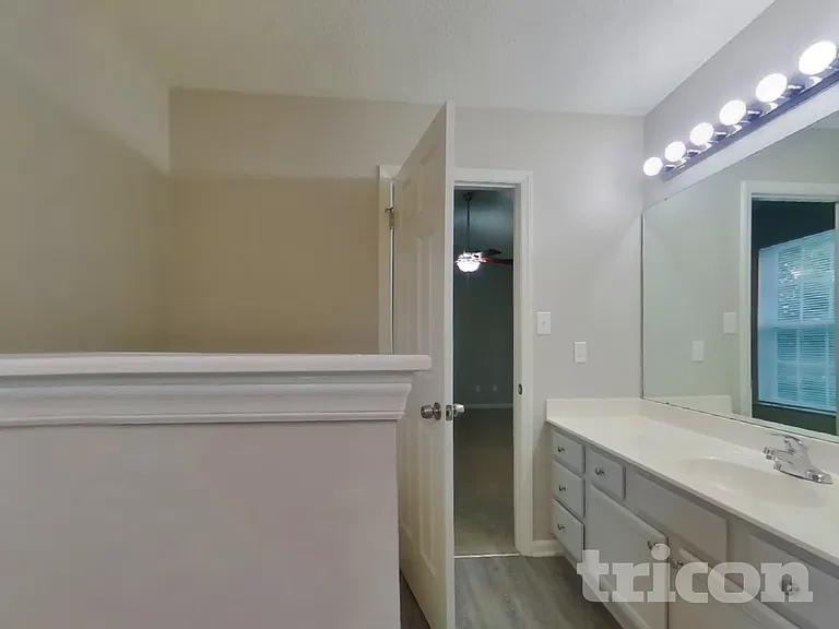 8918 Six Point Ln — Photo 10