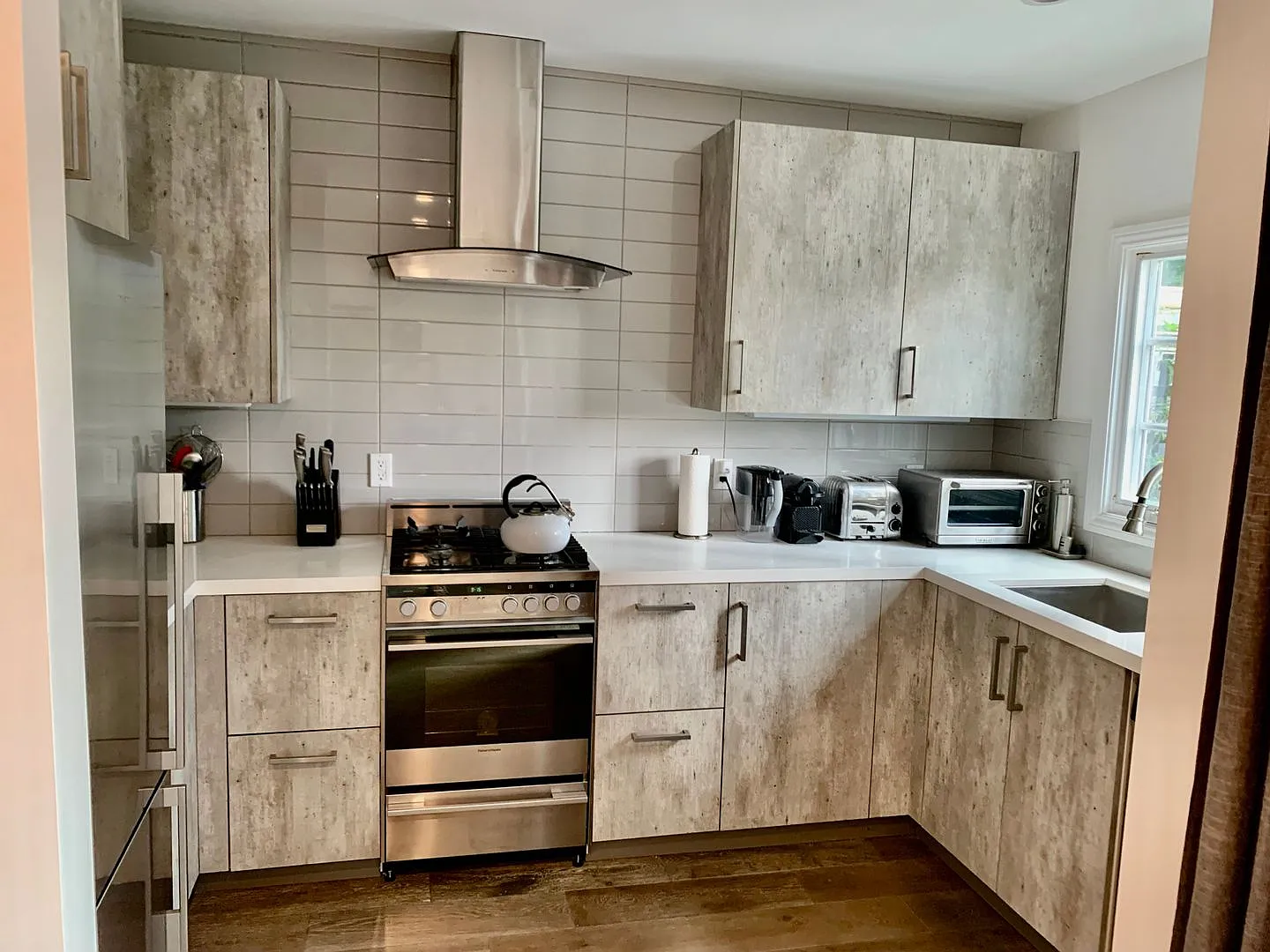 1105 Alta Loma Rd — Photo 4