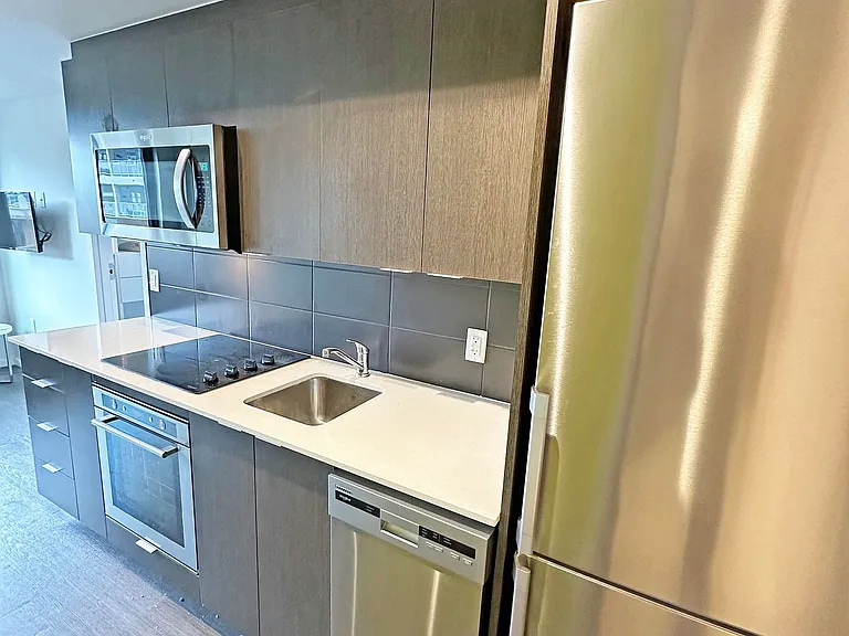 105 Champagne Ave S #1517 — Photo 7