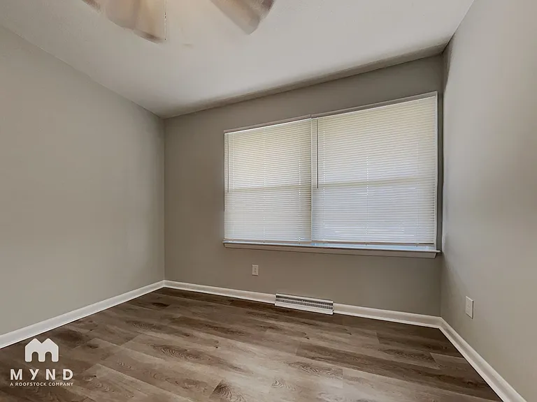 221 Tanglewood Dr — Photo 9