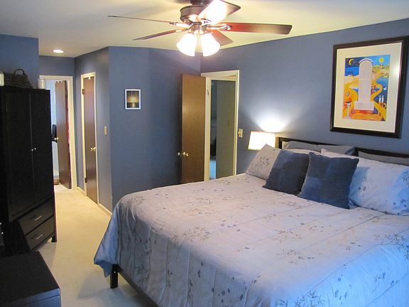 MBR w/2 closets!