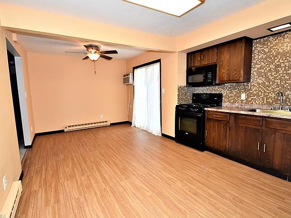 5th image of 593 Maplewood Ave