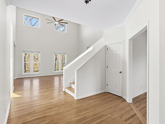 5th image of 833 Magnolia Ct E