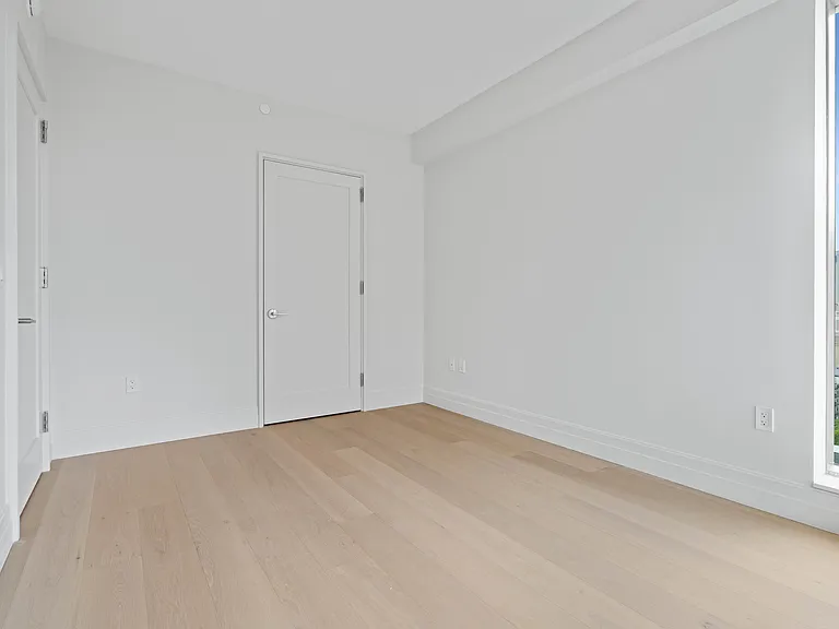 222 E Broadway #16B — Photo 4