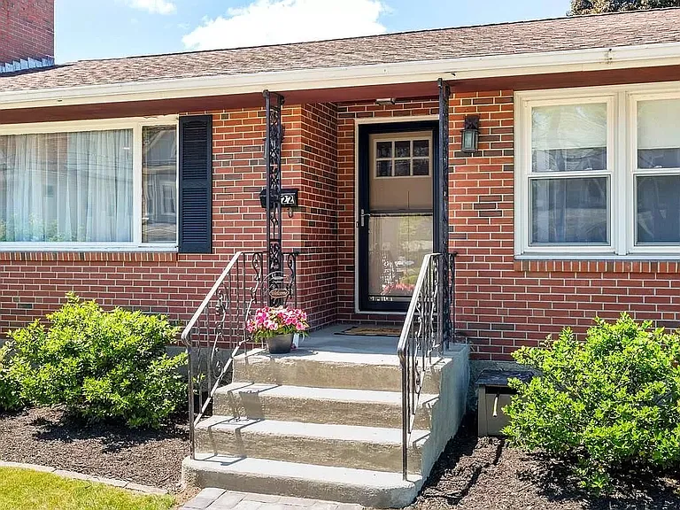 22 Alvarado Ave — Photo 17
