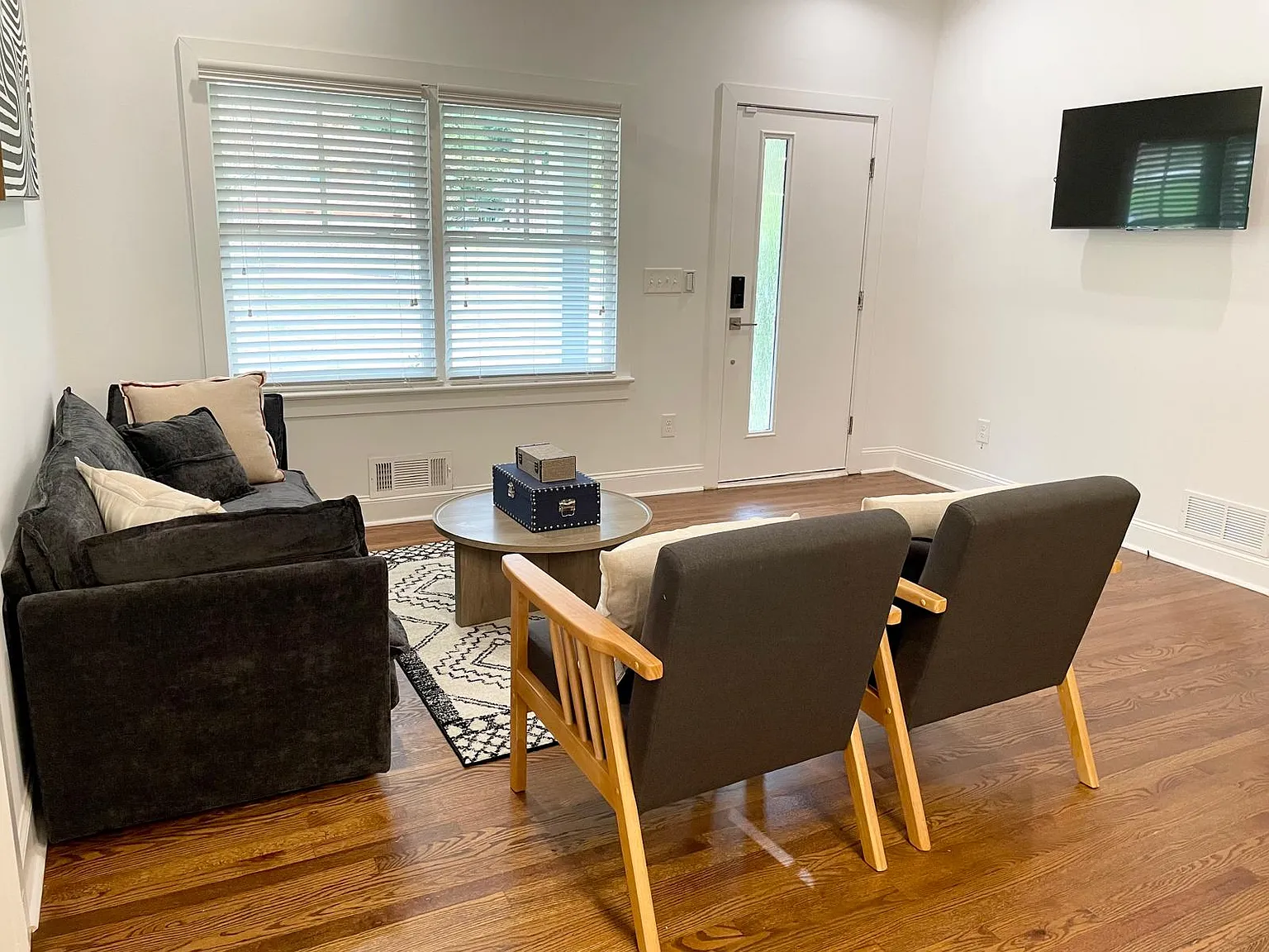 3 bed, $3,500 — Photo 1