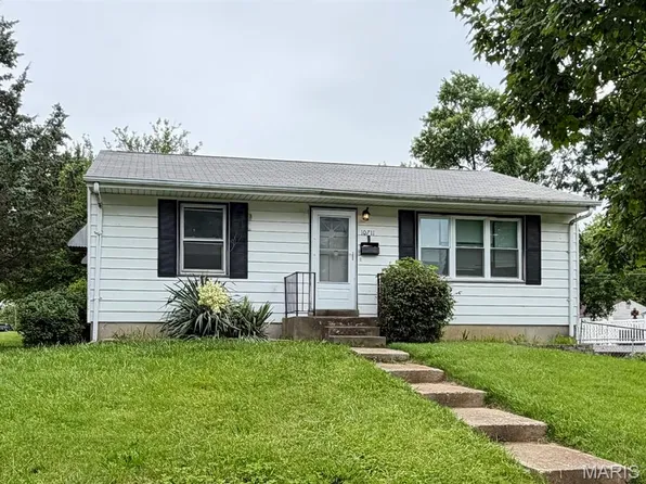 10711 Saint Henry Ln, Saint Ann, MO 63074
