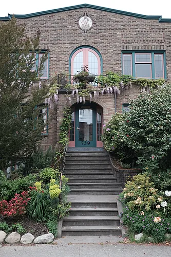 729 10th Ave E #3 Photo 1
