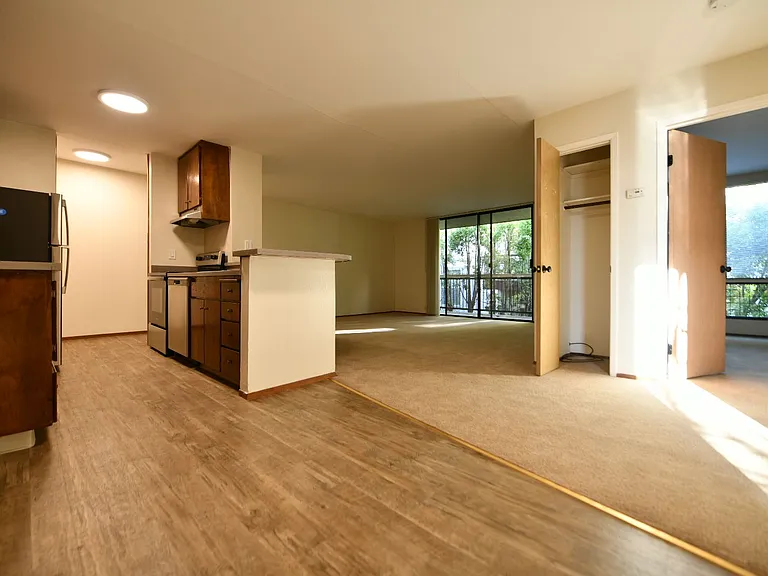 366 Staten Ave — Photo 4