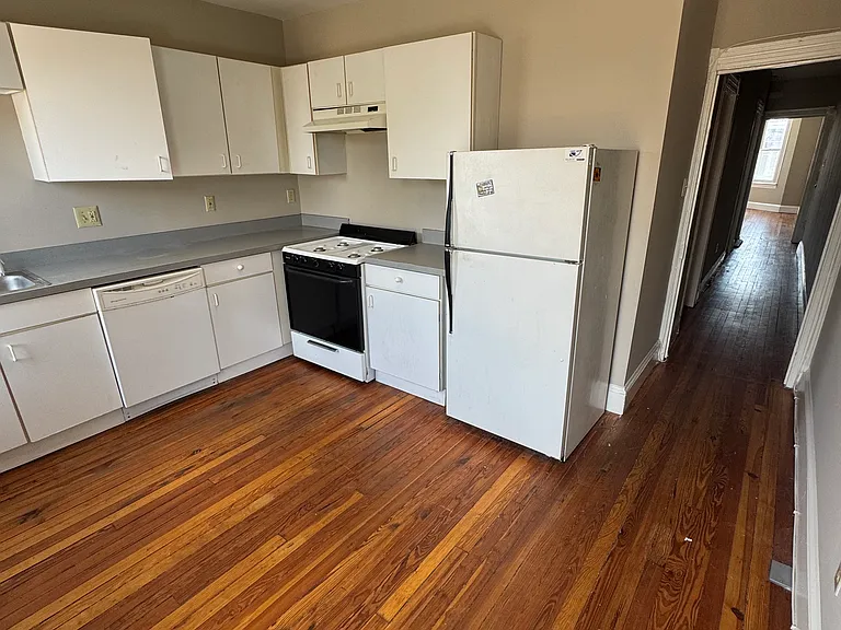840 W 36th St — Photo 9