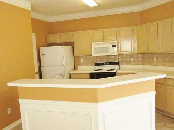3rd image of 4004 Oak Glenn Dr