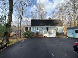 152 Pine Hill Rd, Cape Neddick, ME 03902