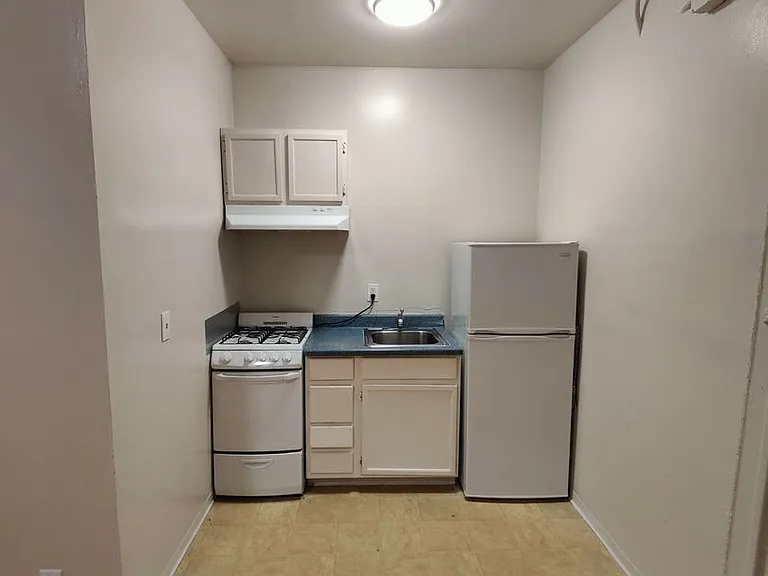 Mercury Apartments Modern Living in a Classic Seattle Building — Photo 10