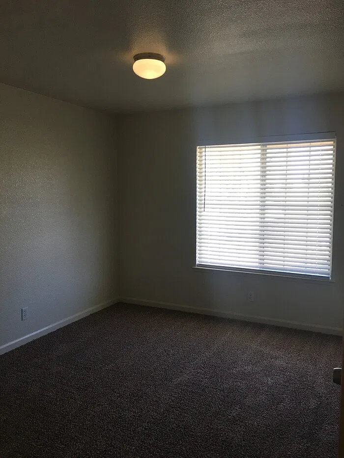 4 bed, 3.0 bath, 2000 sqft, $3,000 — Photo 4