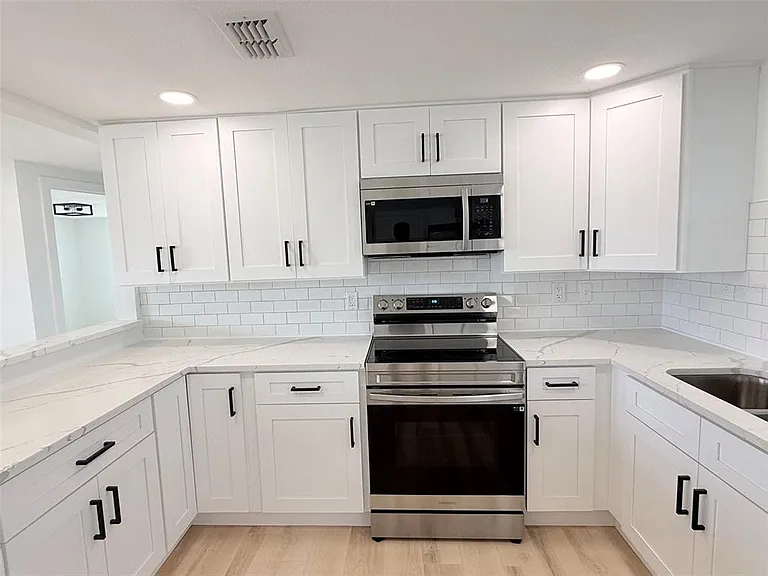 13617 Frances Ave — Photo 9