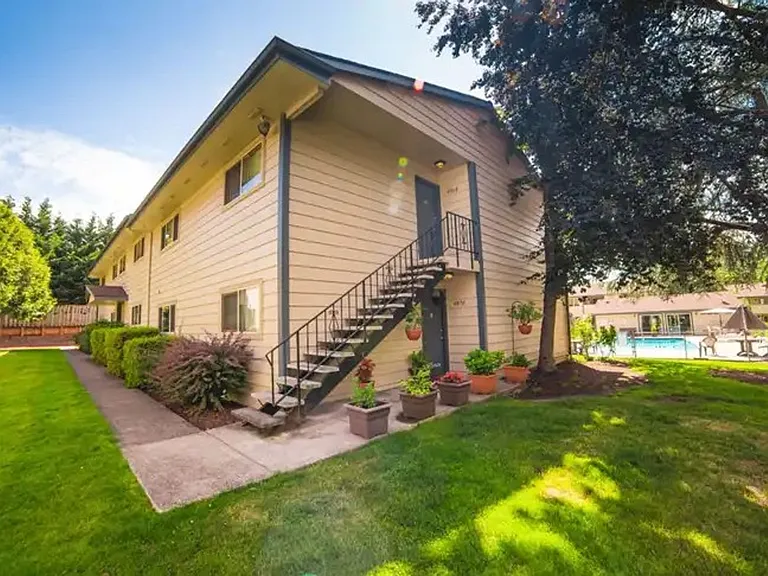 LAURELWOOD ESTATES — Photo 11