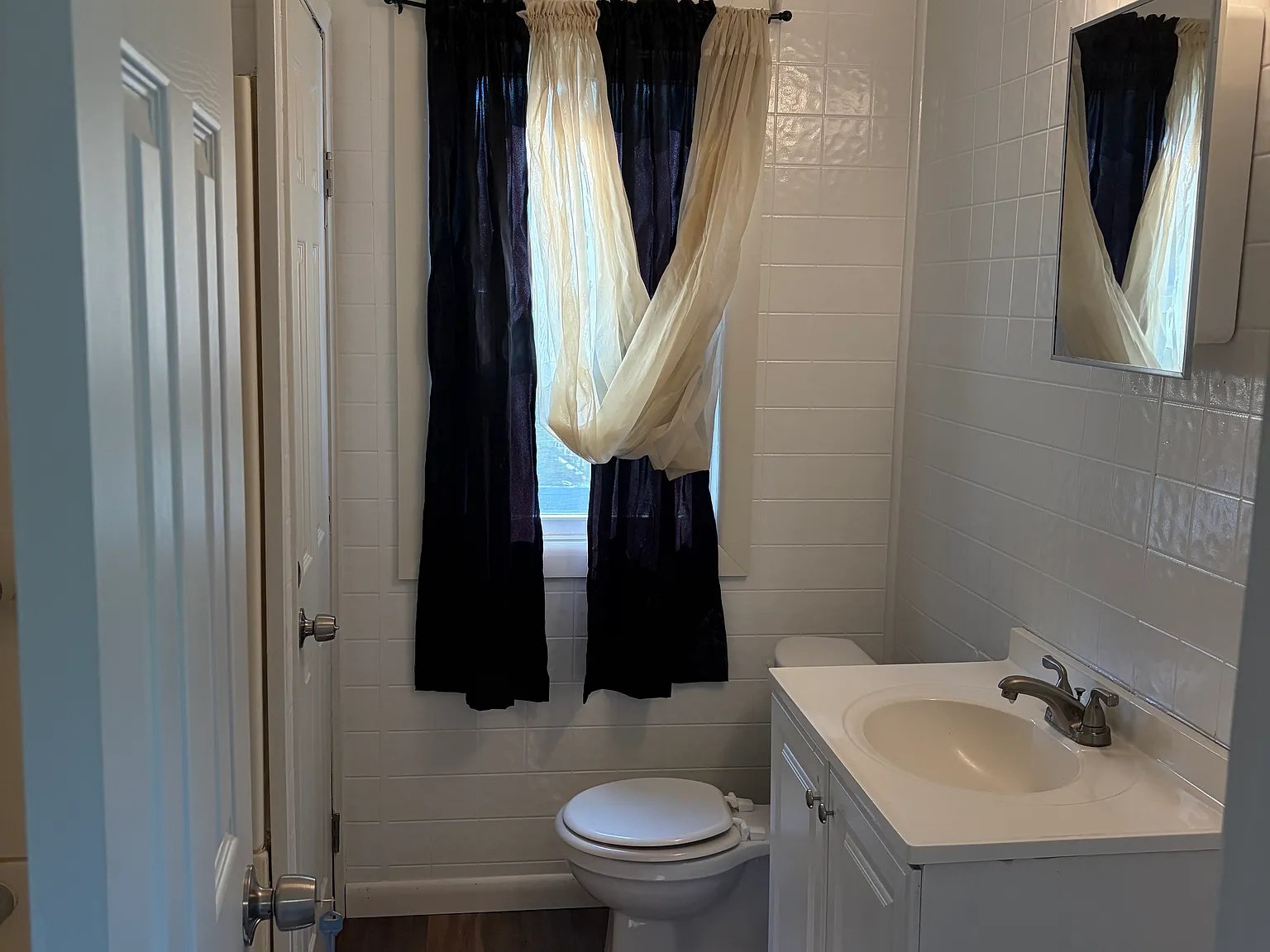 3 bed, 1000 sqft, $3,500 — Photo 4