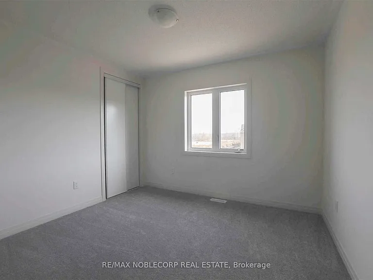 137 Casserley Cres — Photo 7