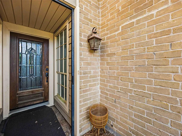 16202 Mill Point Dr — Photo 4