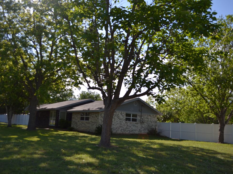 1st image of 502 E 7th St
