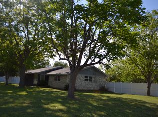 502 E 7th St, Yorktown, TX 78164