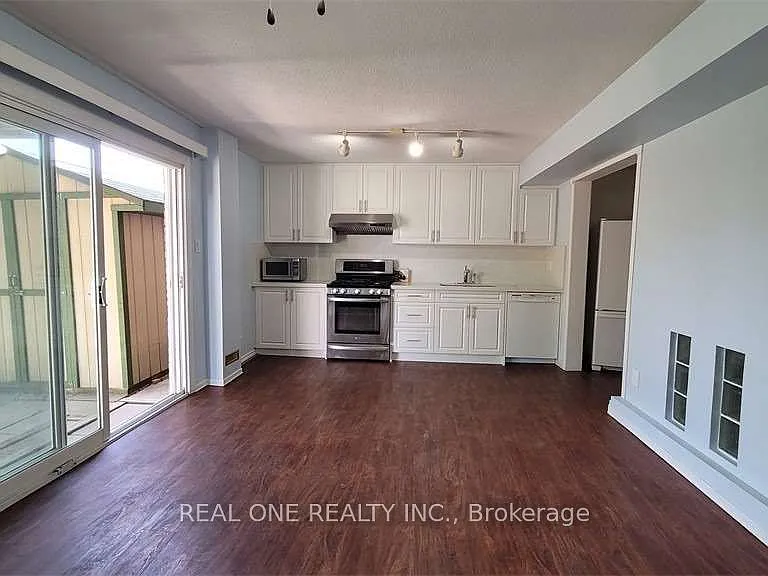 4181 Trapper Cres #LOWER — Photo 5