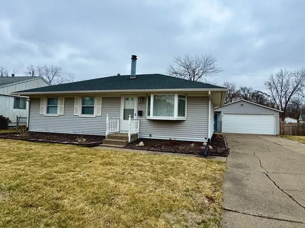 2607 Cypress Dr, Bettendorf, IA 52722