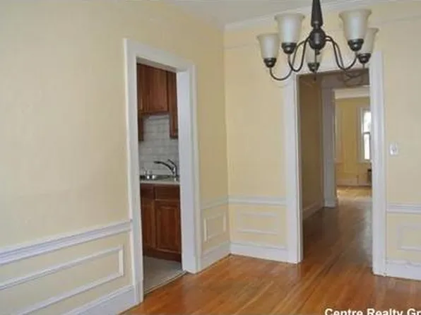 319 Tappan St APT 3, Brookline, MA 02445