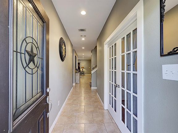 3rd image of 592 Mosswood Dr