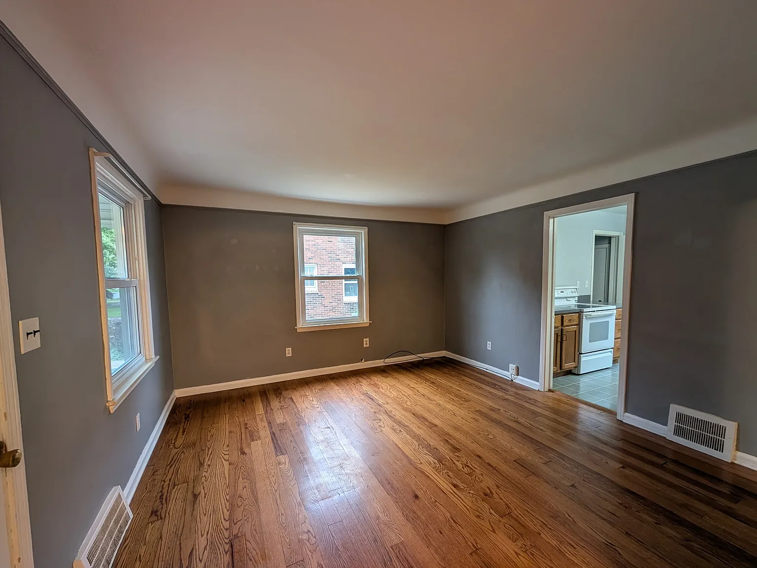 2 bed, 900 sqft, $1,850 — Photo 2