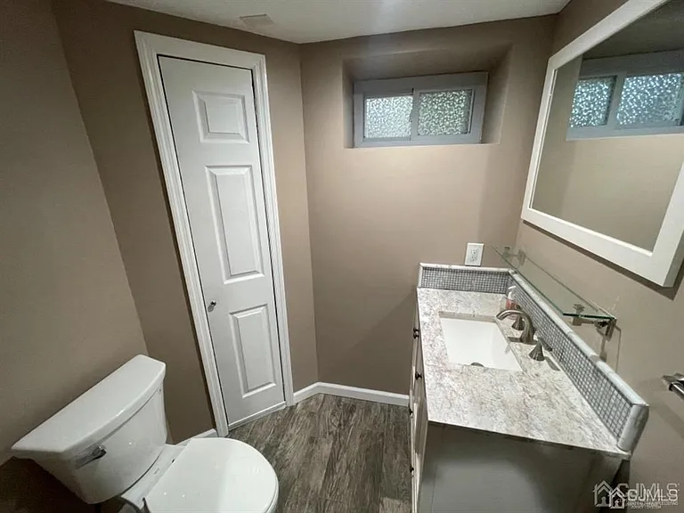 210 Runyon Ave — Photo 25