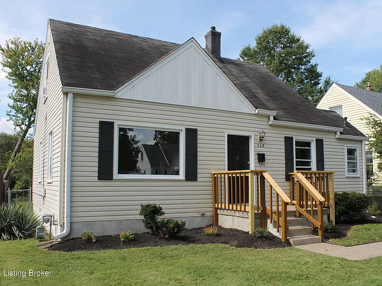 528 Harris Pl — Photo 3