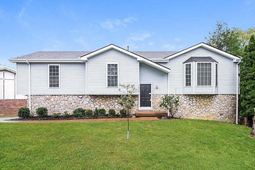 1st image of 3040 Goodwin Dr