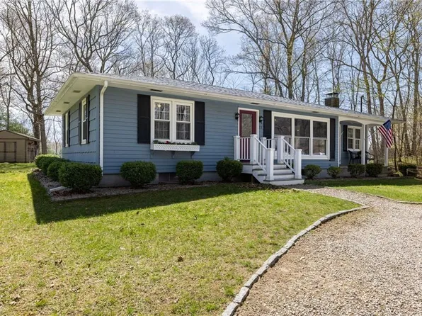 13 Pigeon Hill Cv, Bradford, RI 02808
