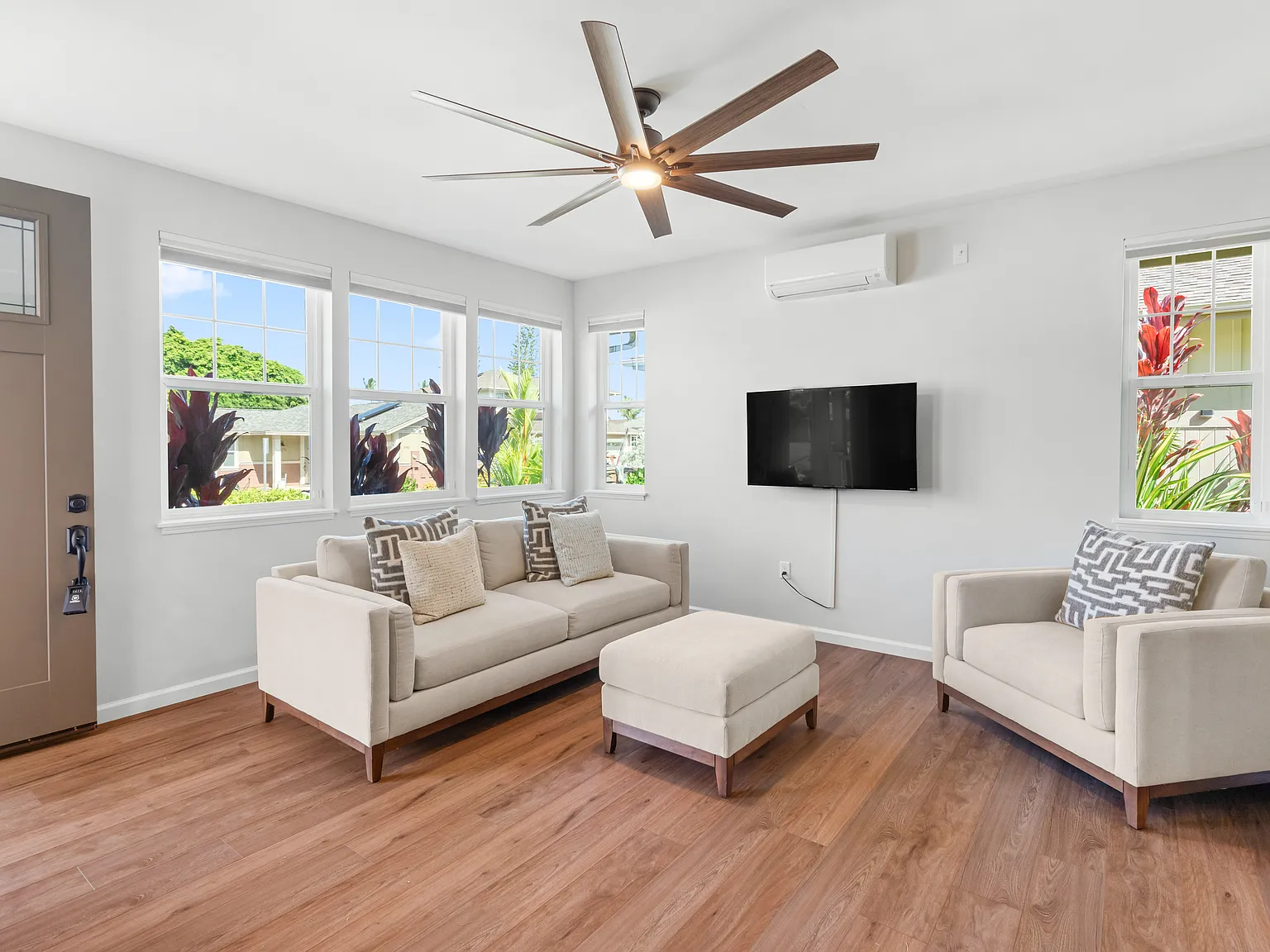 4 bed, 2092 sqft, $6,000 — Photo 3