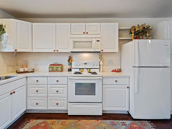 5th image of 363 Orwell Ln