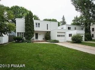 1506 9th St S, Fargo, ND 58103