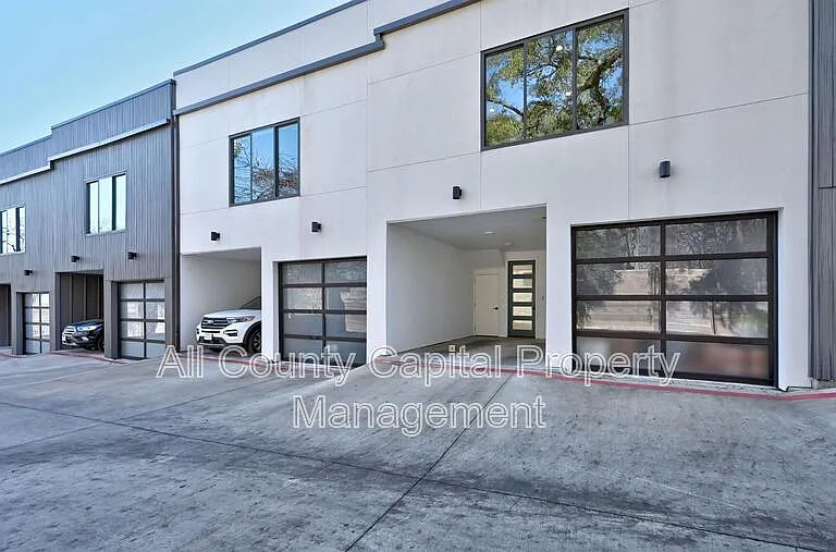 2804 S 1st St #2106-2804 — Photo 1