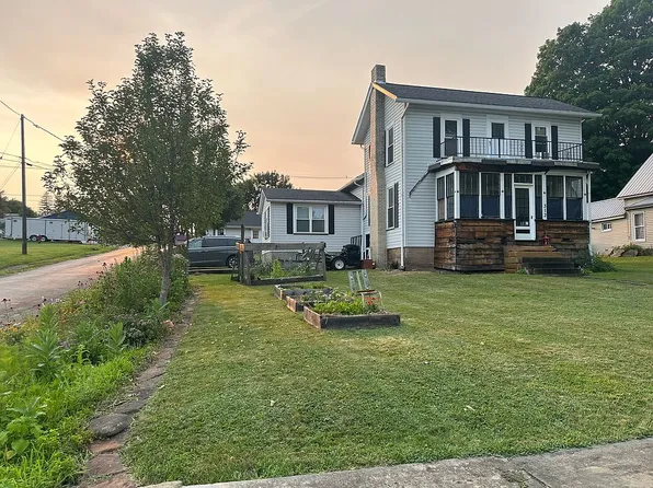 313 Main St, Saint Petersburg, PA 16054