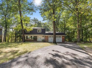 3801 Glen Hills Dr, Hartland, MI 48353