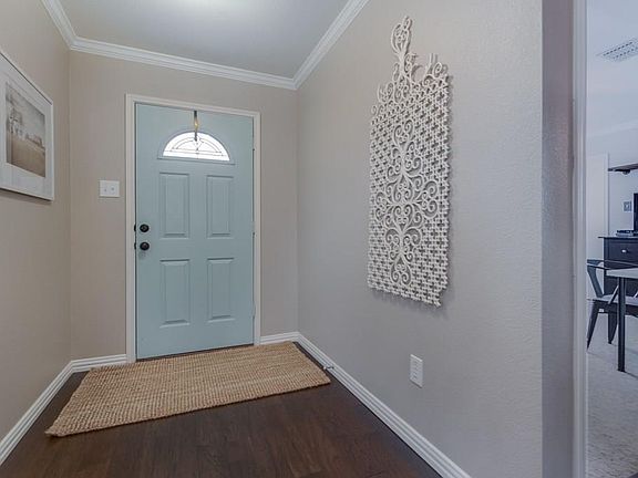 2nd image of 2913 Lake Vista Dr