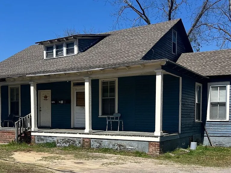 1527 Henley St — Photo 1