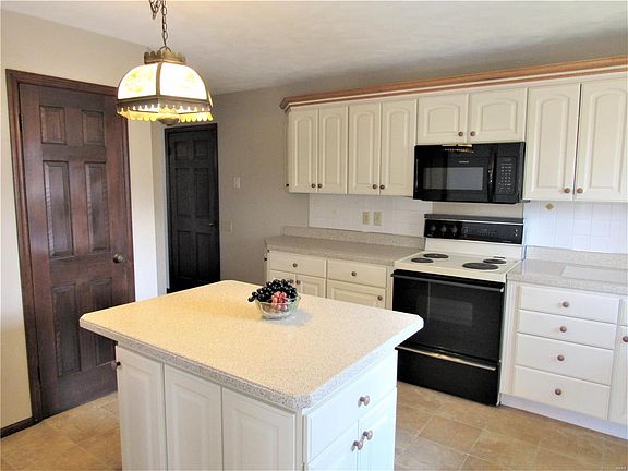 3rd image of 3208 Greenwood Ln
