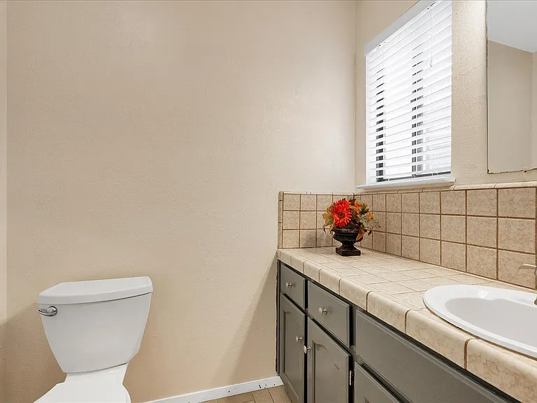 285 W Ash Ave — Photo 8