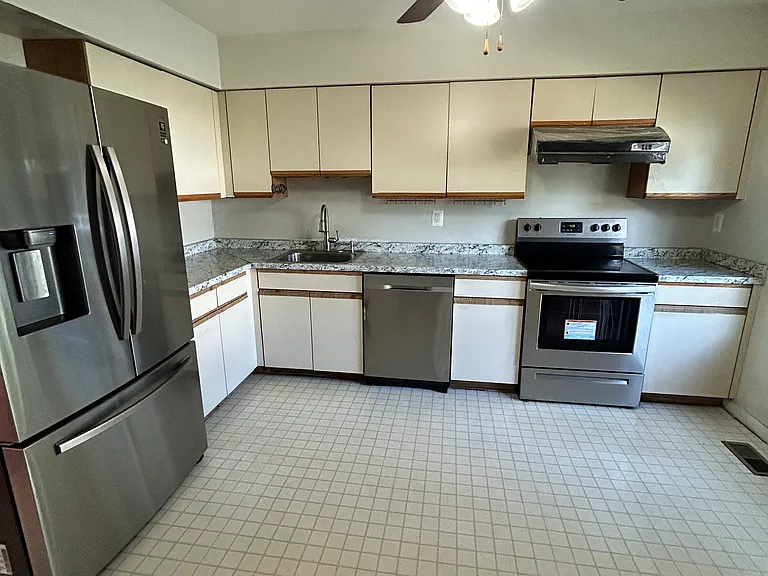 24 Bristow Ct — Photo 19