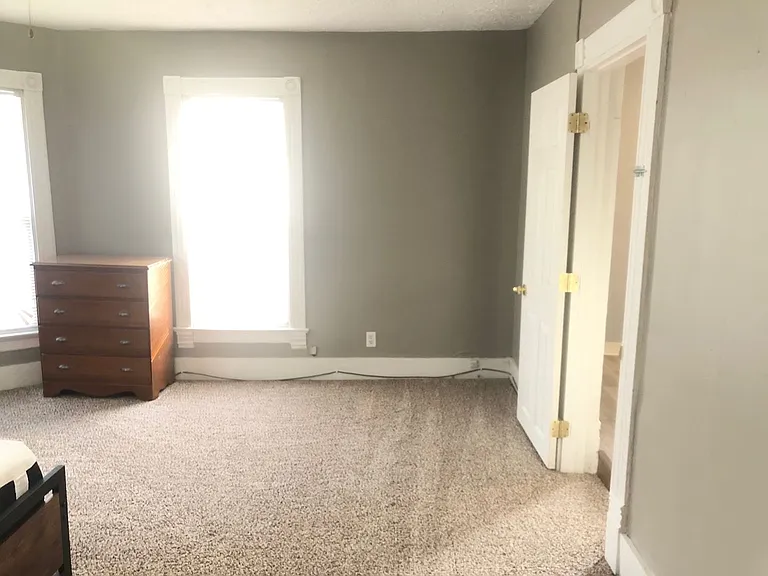 1002 N Center St — Photo 8