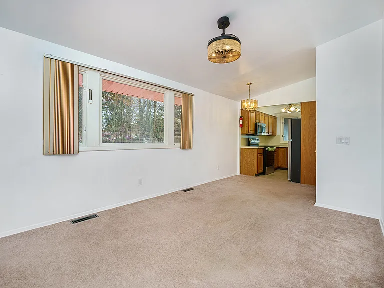 3027 Haskell St — Photo 8